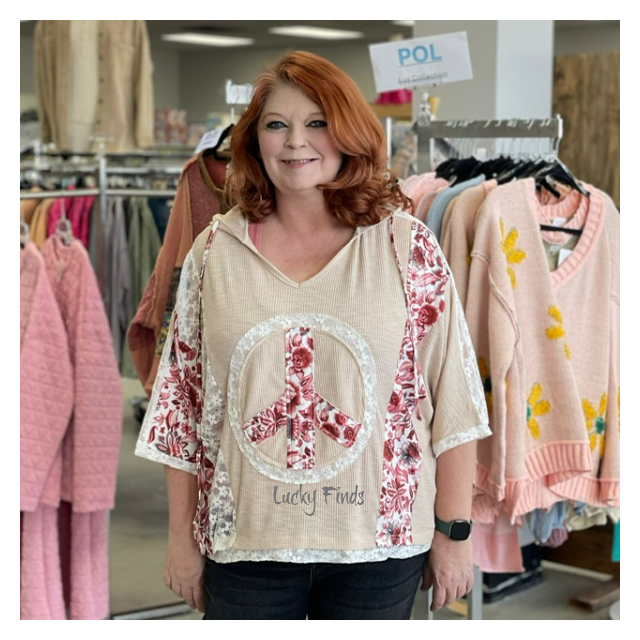 Fun & Peace Curvy Hoodie D1429