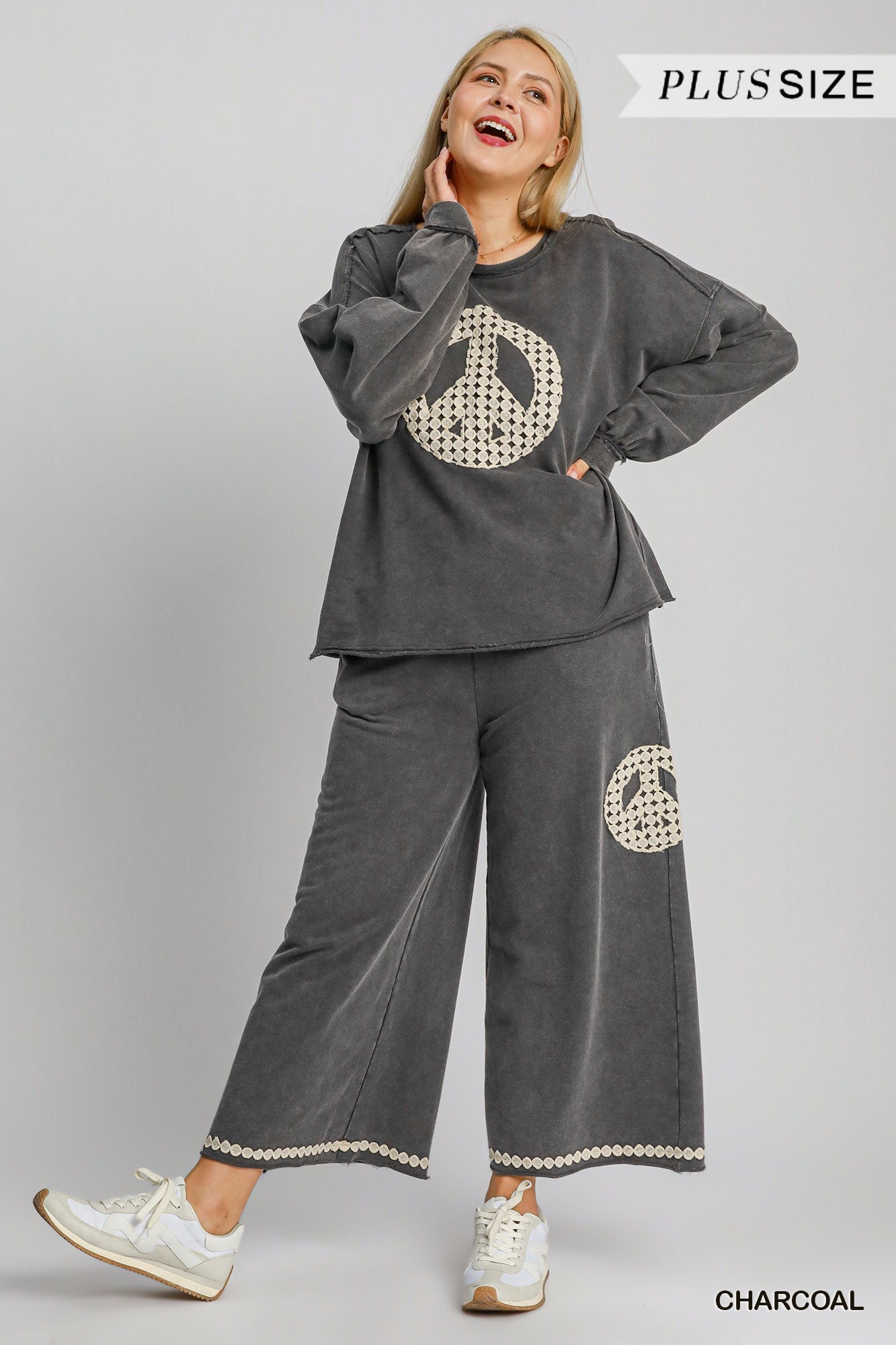 Umgee Curvy Peace Lace Top P425