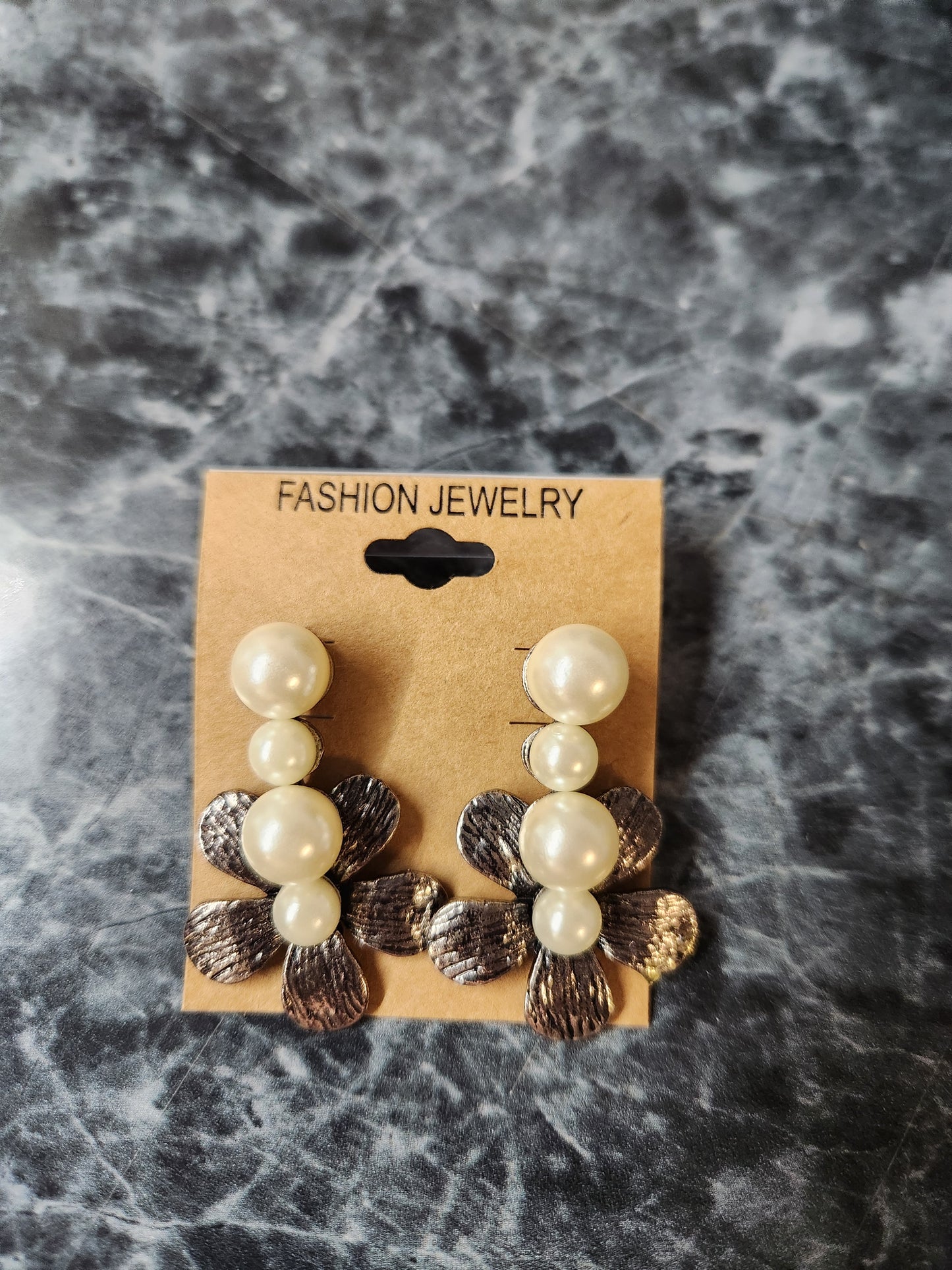 Pearl and Flower Earrings JN555