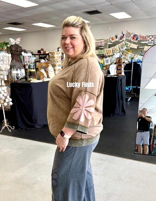 Sassy Vintage Daisy Patch Top D1728