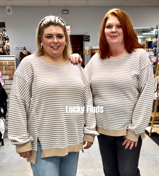 Casual Textured Stripe Curvy Top D1747