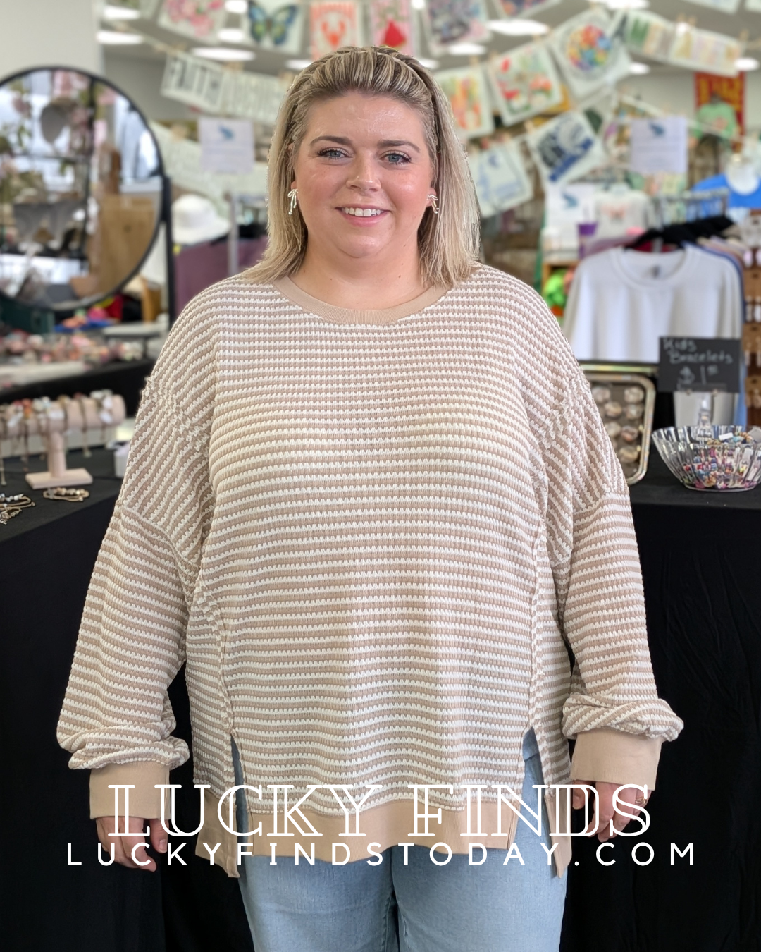 Casual Textured Stripe Curvy Top D1747