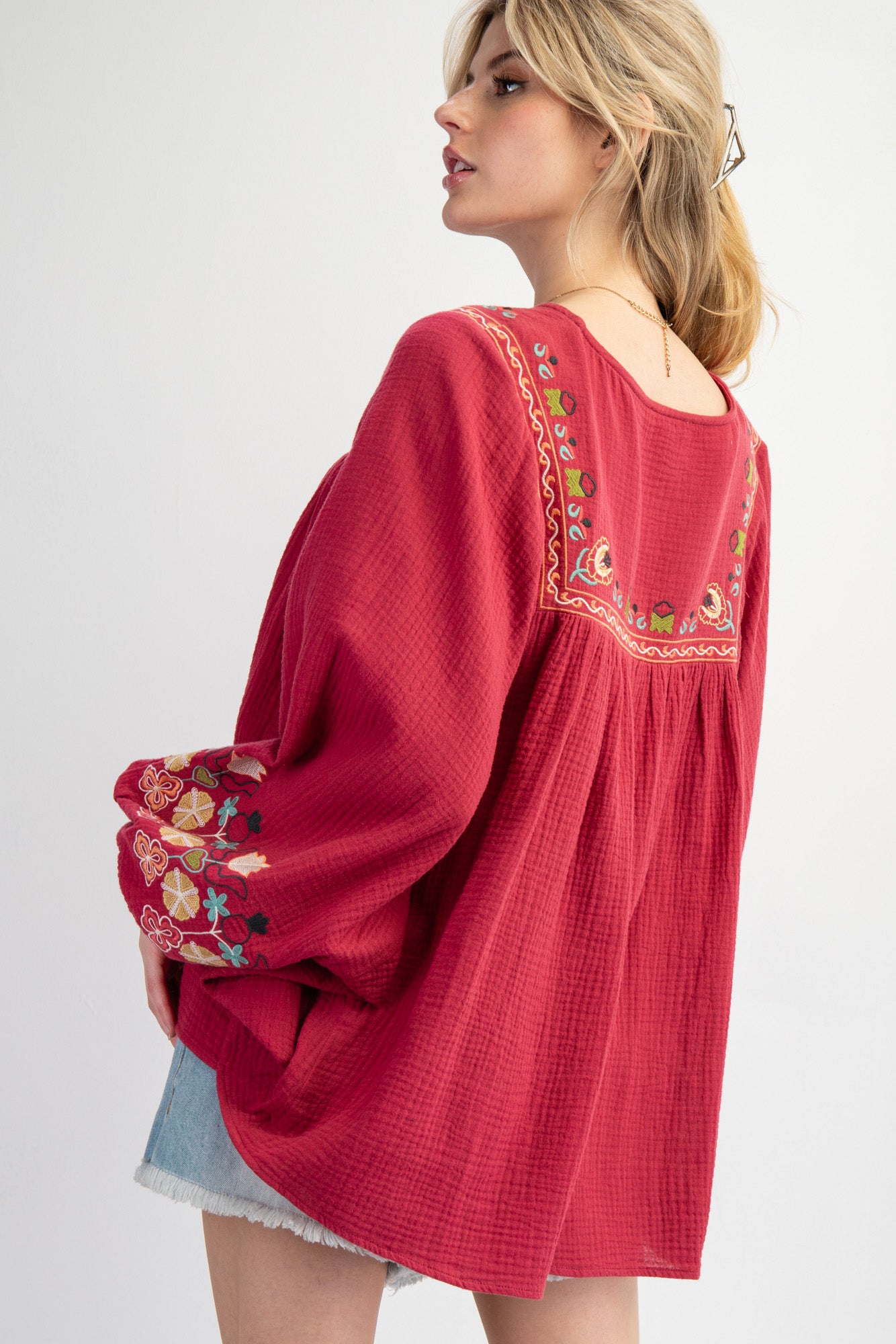 Flowy Easel Embroided Curvy Top P420