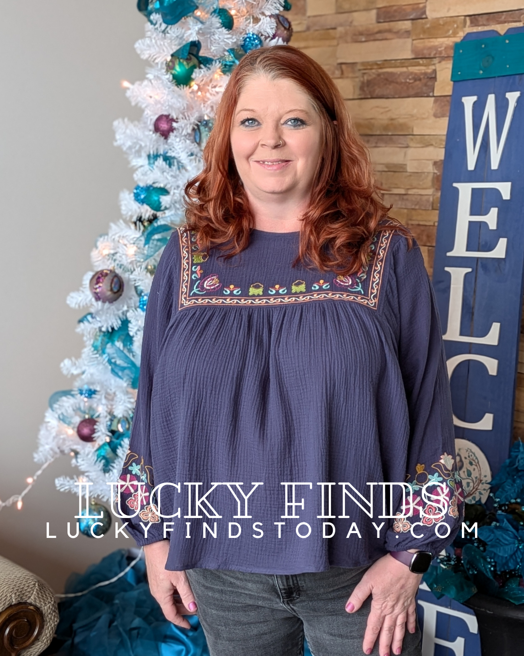 Flowy Easel Embroided Curvy Top P420