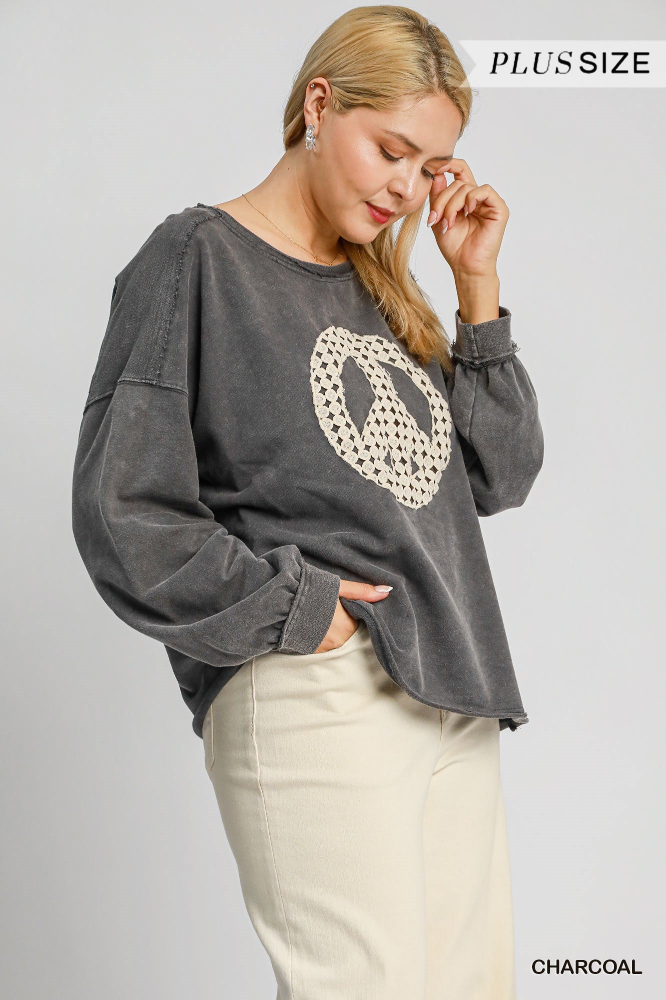 Umgee Curvy Peace Lace Top P425