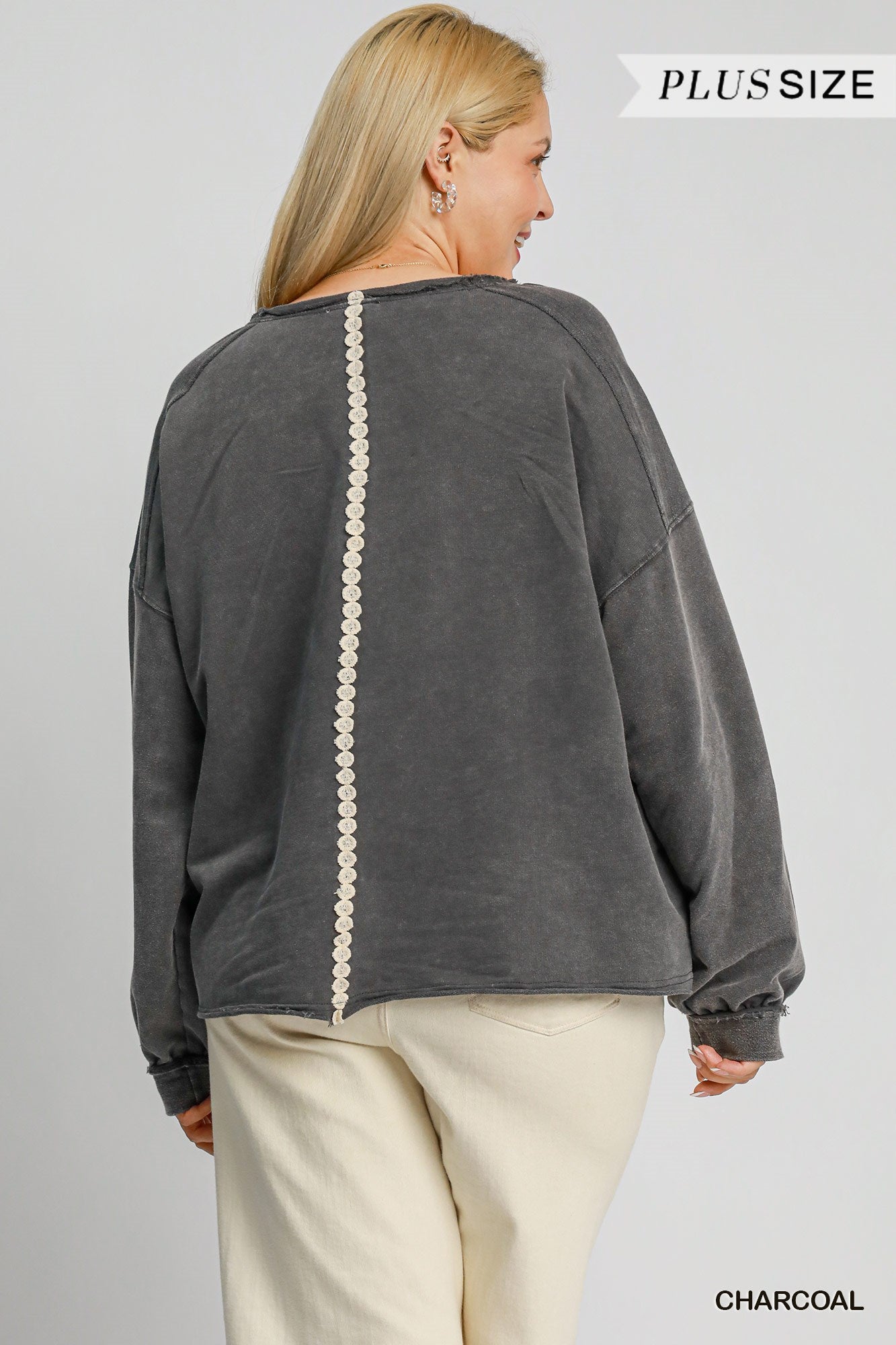 Umgee Curvy Peace Lace Top P425