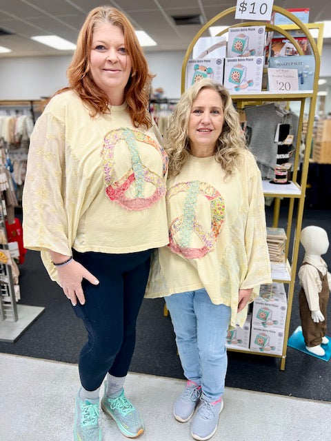 Vintage Easel Peace Patch Top P459