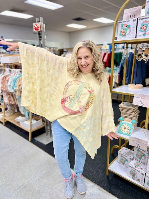 Vintage Easel Peace Patch Top P459