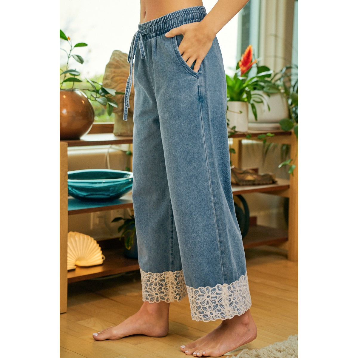 Flower Lace Trim Denim Pants P557