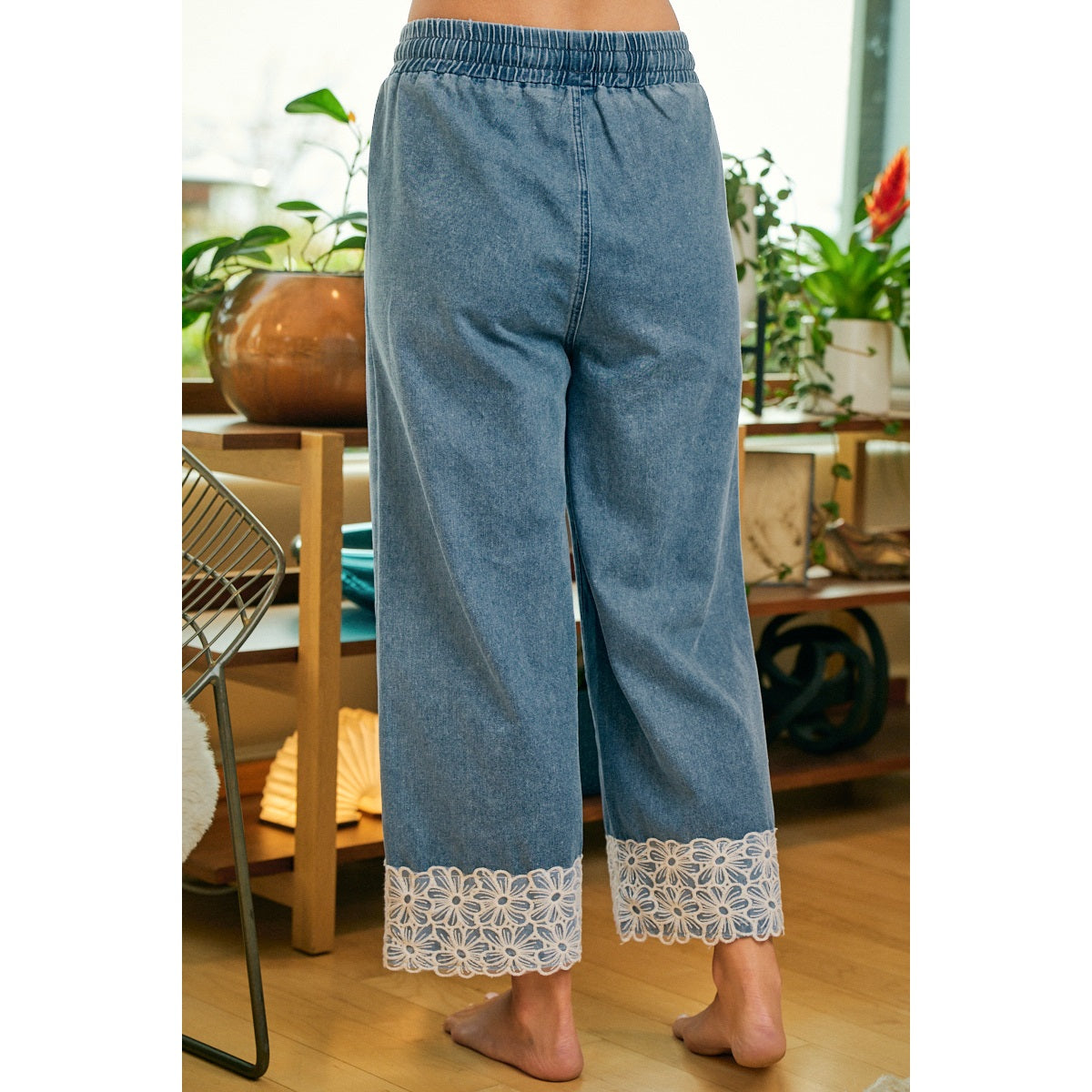 Flower Lace Trim Denim Pants P557