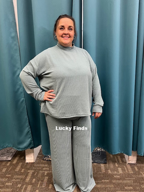 Showing Off New Pants Set Z784