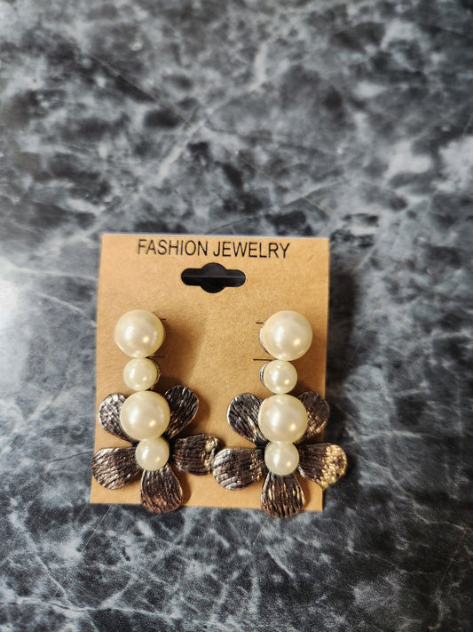 Pearl and Flower Earrings JN555