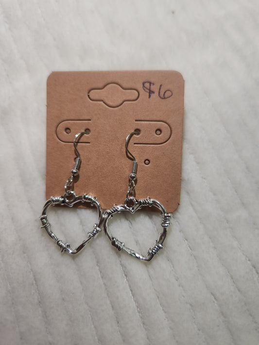 Jv425 love hurts earrings